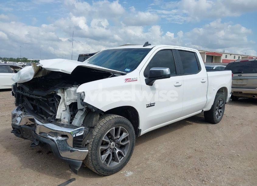 Photo 2 of 2020 Chevrolet Silverado 1500 4WD SHORT BED LT (VIN 3GCUYDED7LG274258)