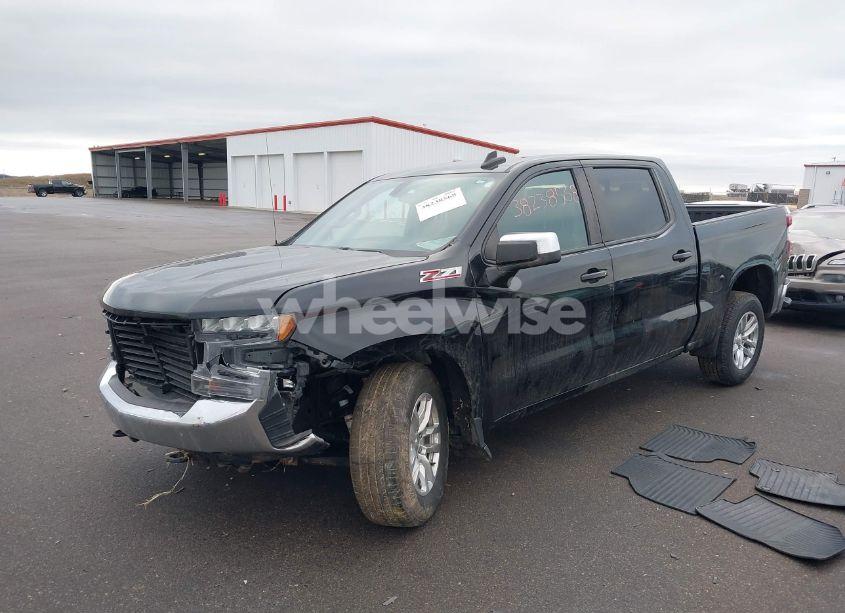Photo 2 of 2019 Chevrolet Silverado 1500 LT (VIN 3GCUYDED8KG137912)