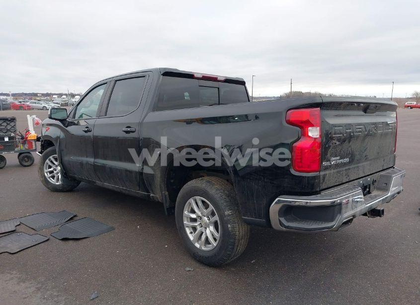 Photo 3 of 2019 Chevrolet Silverado 1500 LT (VIN 3GCUYDED8KG137912)