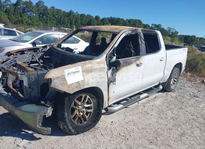 Photo 2 of 2019 Chevrolet Silverado 1500 LT (VIN 3GCUYDED8KG186933)