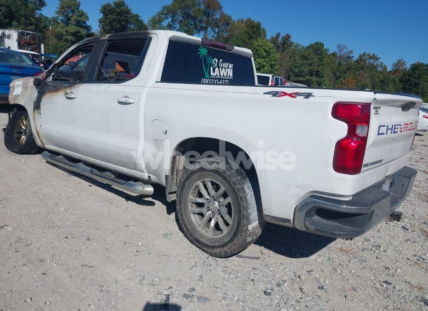 Photo 3 of 2019 Chevrolet Silverado 1500 LT (VIN 3GCUYDED8KG186933)