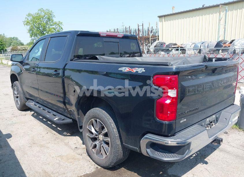 Photo 3 of 2020 Chevrolet Silverado 1500 4WD SHORT BED LT (VIN 3GCUYDED8LG320227)