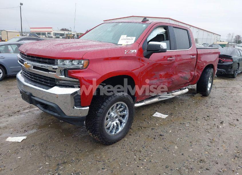 Photo 2 of 2019 Chevrolet Silverado 1500 LT (VIN 3GCUYDED9KG144562)