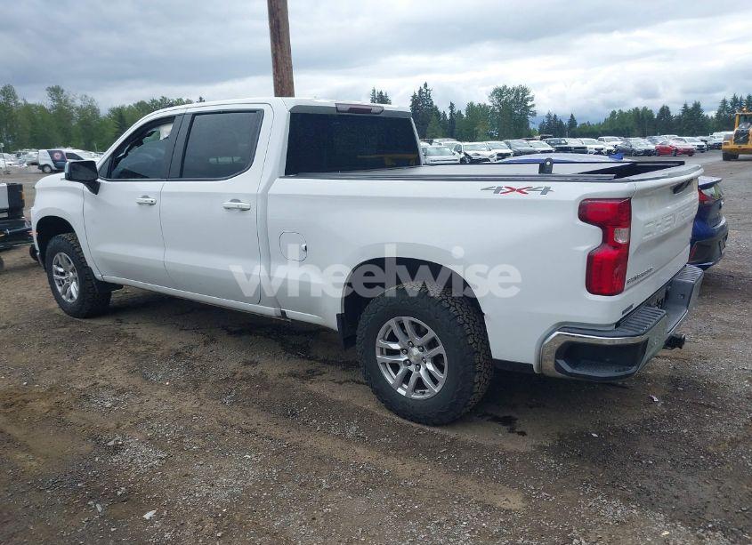 Photo 3 of 2019 Chevrolet Silverado 1500 LT (VIN 3GCUYDEDXKG191213)