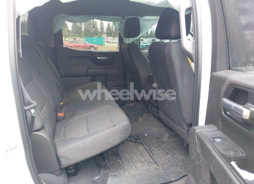 Photo 8 of 2019 Chevrolet Silverado 1500 LT (VIN 3GCUYDEDXKG191213)