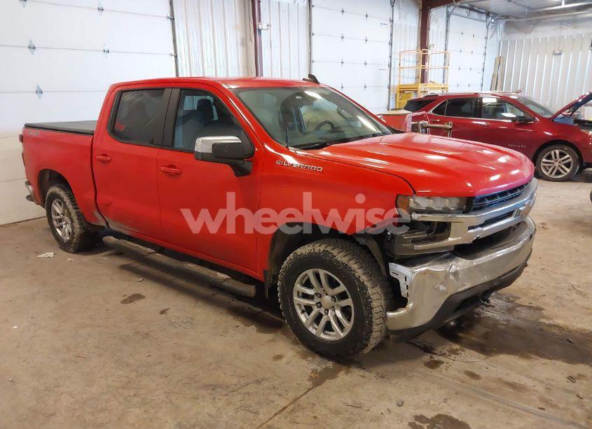 2020 Chevrolet Silverado 1500 4WD SHORT BED LT (VIN 3GCUYDEDXLG184375) main photo