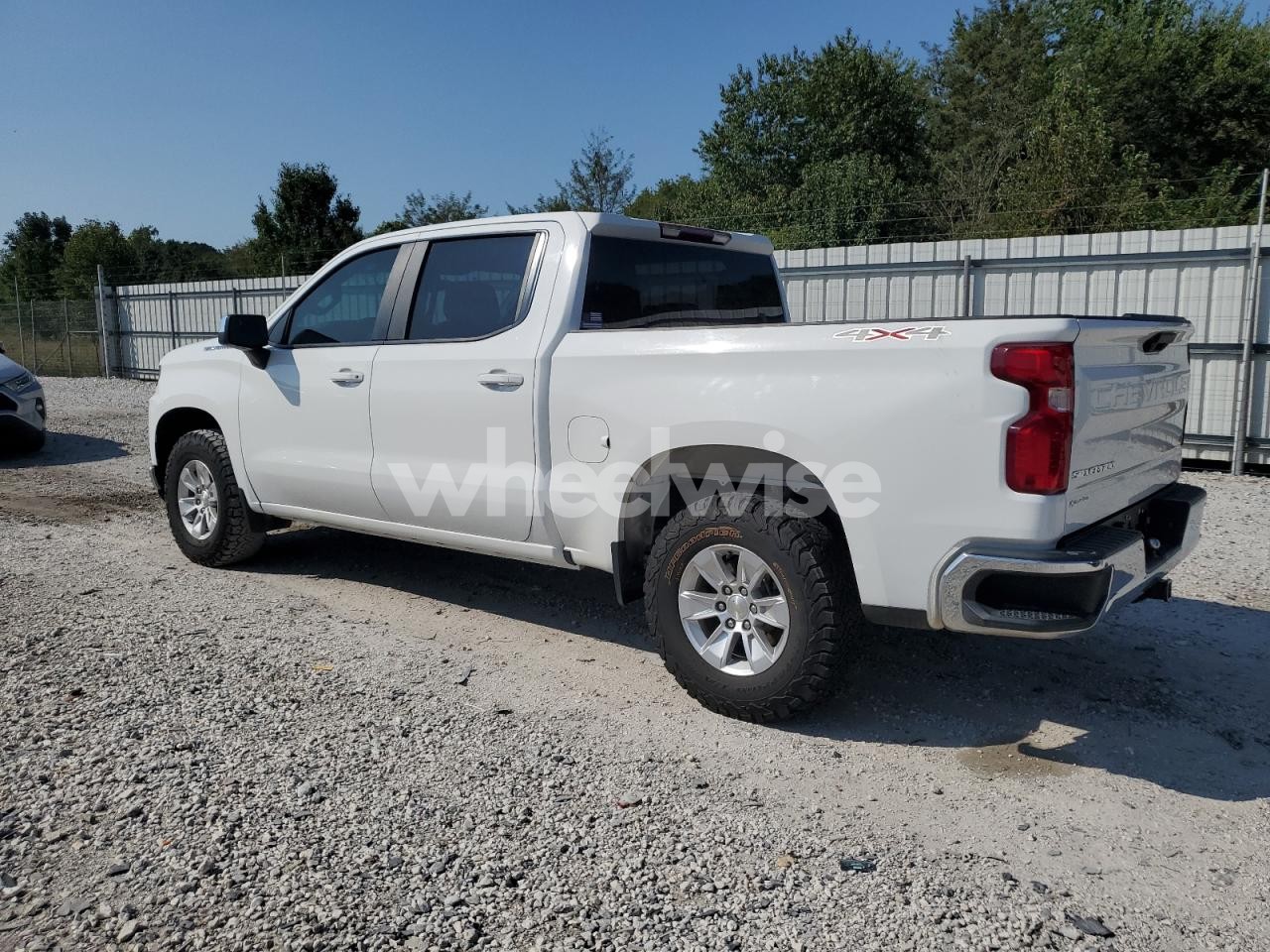 Photo 2 of 2020 CHEVROLET SILVERADO K1500 LT N/A (VIN 3GCUYDEDXLG290471)