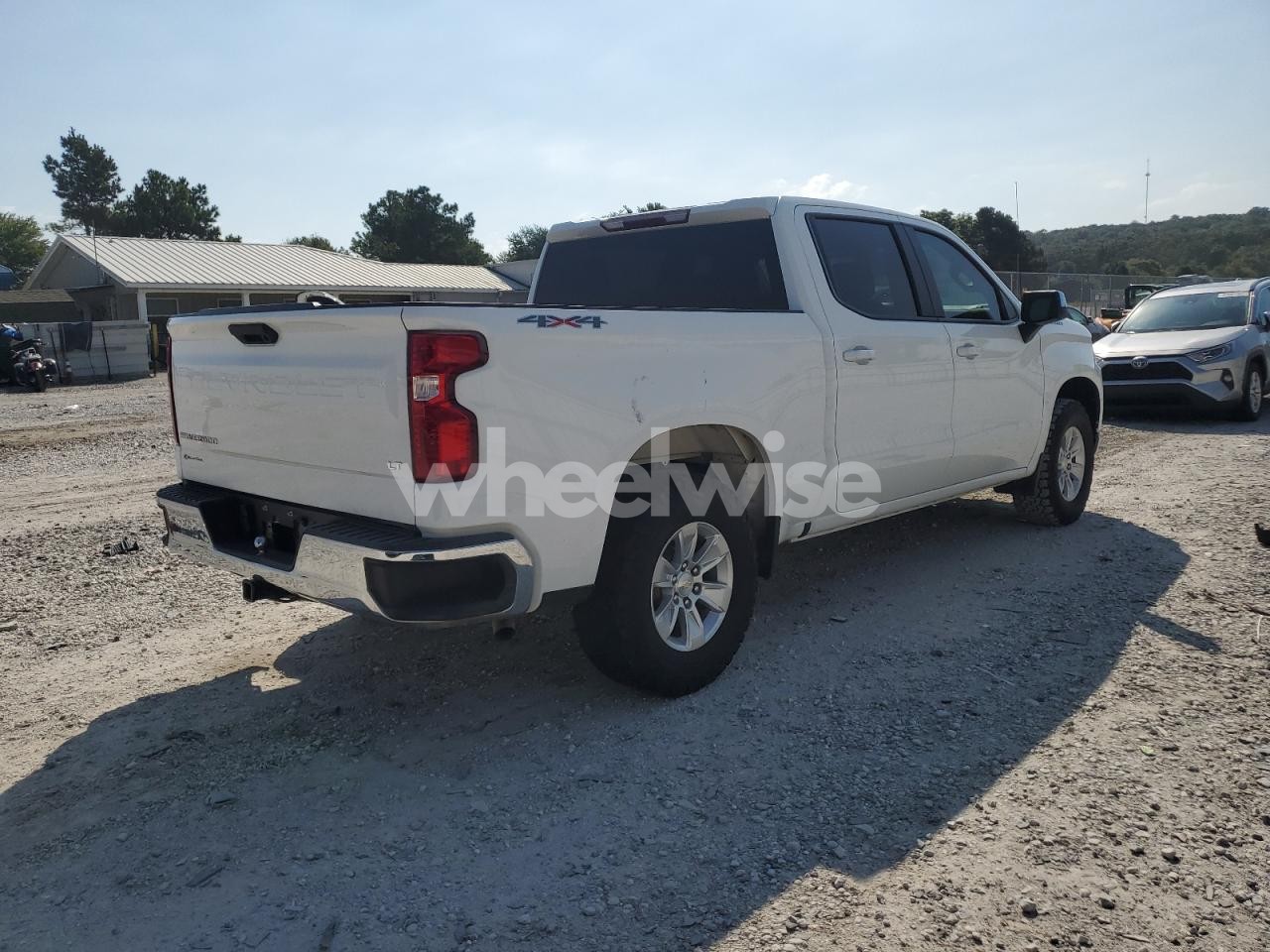 Photo 3 of 2020 CHEVROLET SILVERADO K1500 LT N/A (VIN 3GCUYDEDXLG290471)