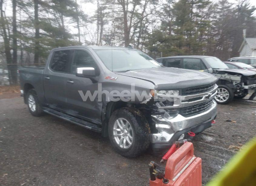 2020 Chevrolet Silverado 1500 4WD SHORT BED LT (VIN 3GCUYDET1LG322425) main photo