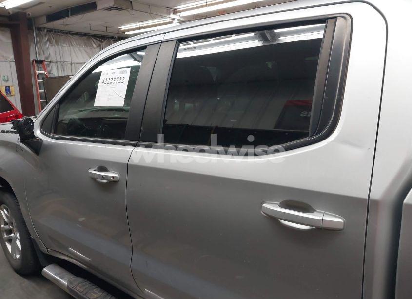 Photo 14 of 2021 Chevrolet Silverado 1500 4WD SHORT BED LT (VIN 3GCUYDET3MG288294)