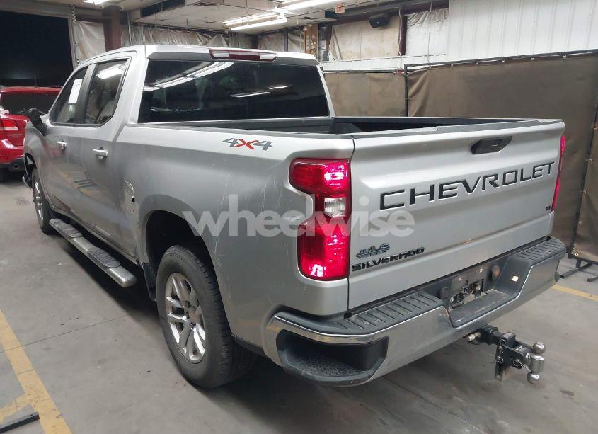 Photo 3 of 2021 Chevrolet Silverado 1500 4WD SHORT BED LT (VIN 3GCUYDET3MG288294)
