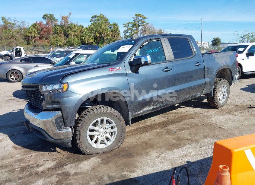 Photo 2 of 2020 Chevrolet Silverado 1500 4WD SHORT BED LT (VIN 3GCUYDET5LG217810)