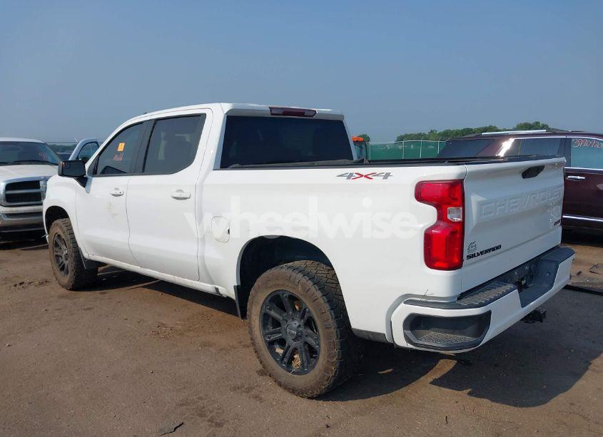 Photo 3 of 2019 Chevrolet Silverado 1500 RST (VIN 3GCUYEED1KG131763)