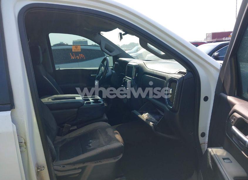 Photo 5 of 2019 Chevrolet Silverado 1500 RST (VIN 3GCUYEED1KG131763)