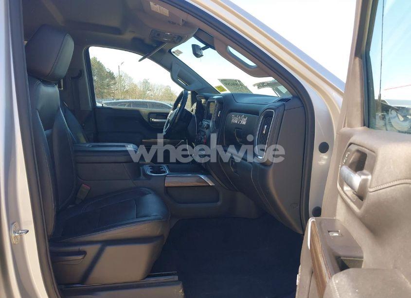 Photo 5 of 2020 Chevrolet Silverado 1500 4WD SHORT BED RST (VIN 3GCUYEED1LG325730)