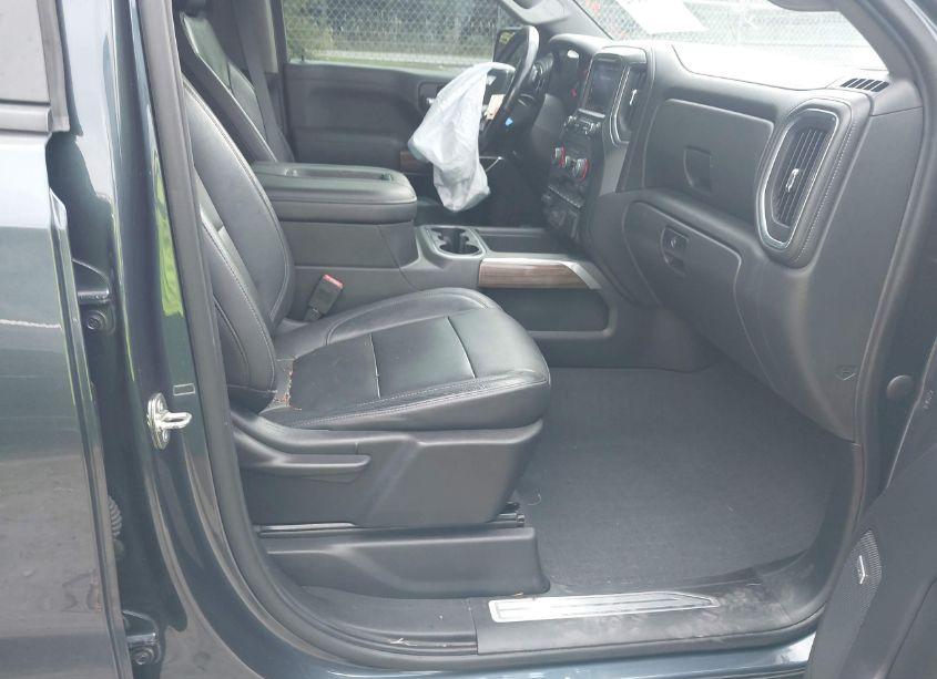 Photo 5 of 2019 Chevrolet Silverado 1500 RST (VIN 3GCUYEED4KG140425)