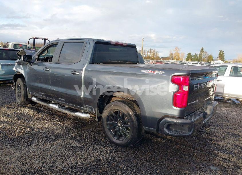 Photo 3 of 2019 Chevrolet Silverado 1500 RST (VIN 3GCUYEED4KG145091)