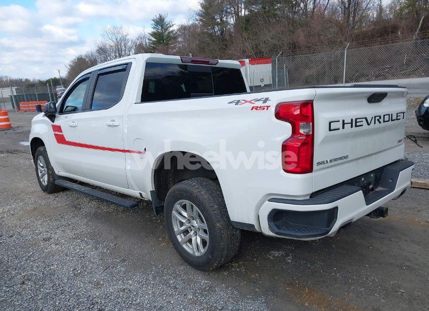 Photo 3 of 2019 Chevrolet Silverado 1500 RST (VIN 3GCUYEED5KG204438)