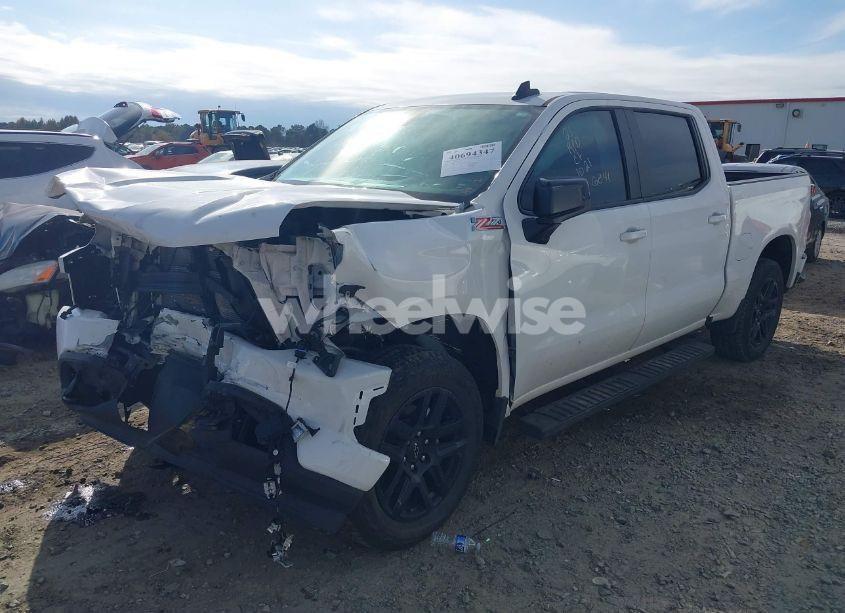 Photo 2 of 2021 Chevrolet Silverado 1500 4WD SHORT BED RST (VIN 3GCUYEED6MG476841)