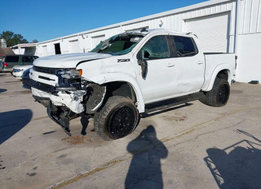 Photo 2 of 2021 Chevrolet Silverado 1500 4WD SHORT BED RST (VIN 3GCUYEED9MG164562)