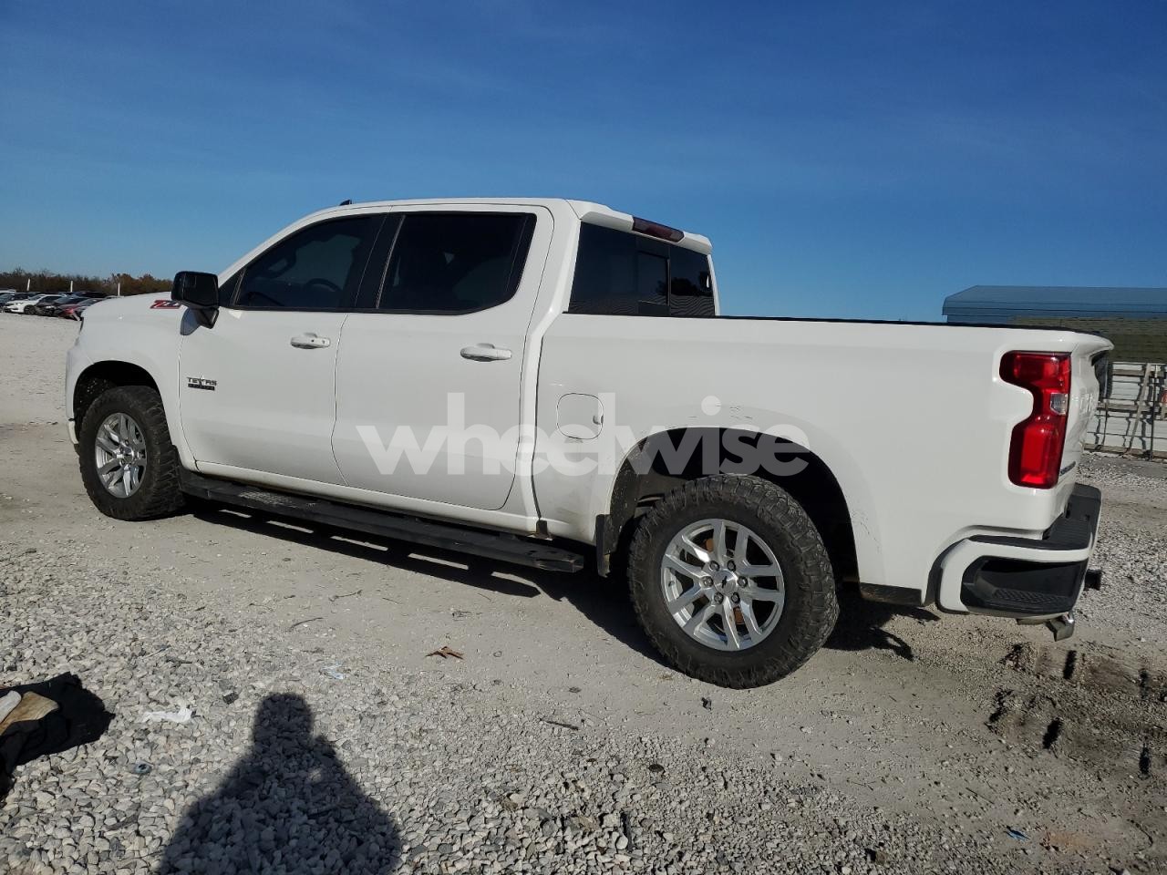 Photo 2 of 2020 CHEVROLET SILVERADO K1500 RST (VIN 3GCUYEET4LG157900)