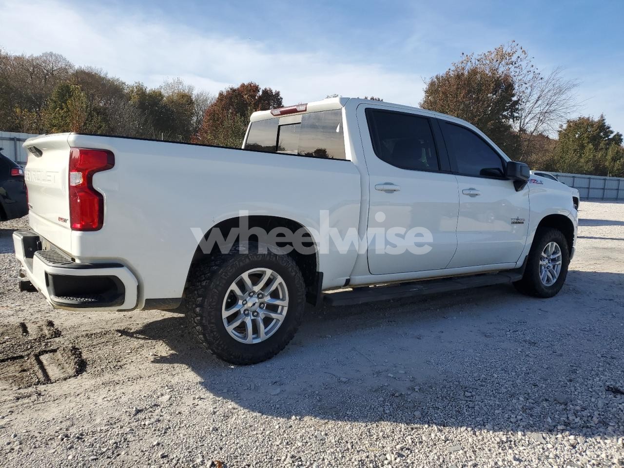 Photo 3 of 2020 CHEVROLET SILVERADO K1500 RST (VIN 3GCUYEET4LG157900)