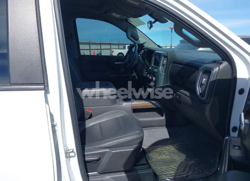 Photo 5 of 2021 Chevrolet Silverado 1500 4WD SHORT BED RST (VIN 3GCUYEET4MG243452)