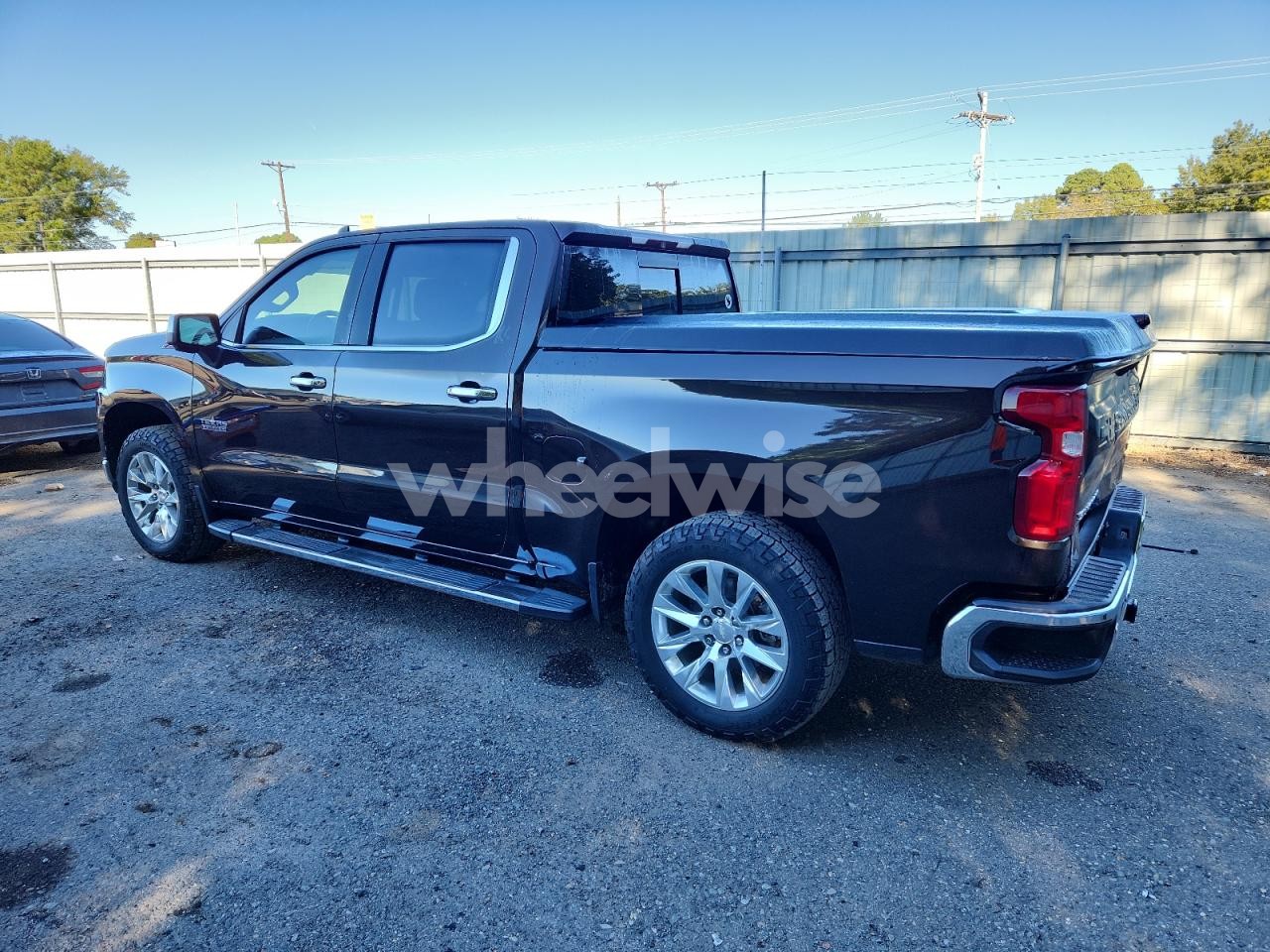 Photo 2 of 2019 CHEVROLET SILVERADO K1500 LTZ (VIN 3GCUYGED4KG105573)