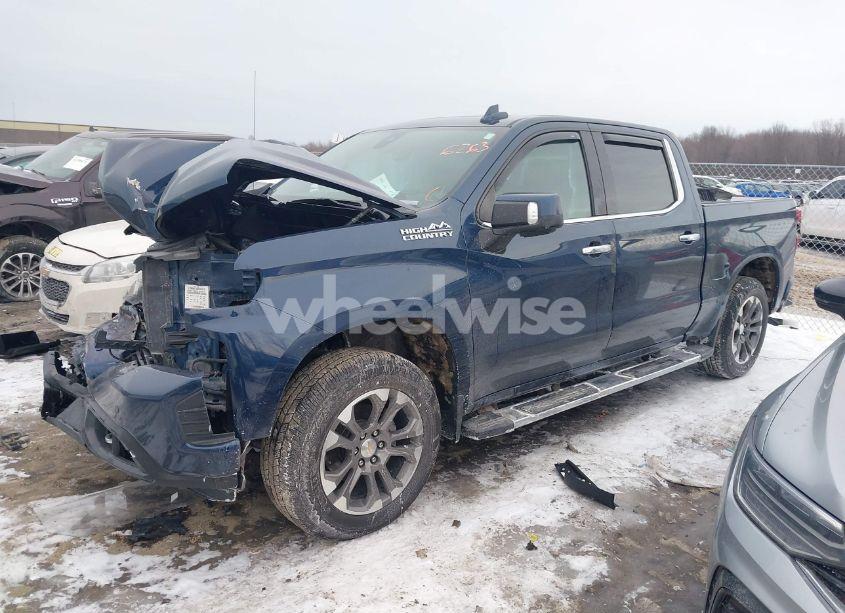 Photo 2 of 2021 Chevrolet Silverado 1500 (VIN 3GCUYHEL4MG109882)
