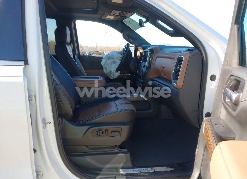 Photo 5 of 2021 Chevrolet Silverado 1500 4WD SHORT BED HIGH COUNTRY (VIN 3GCUYHEL6MG175043)