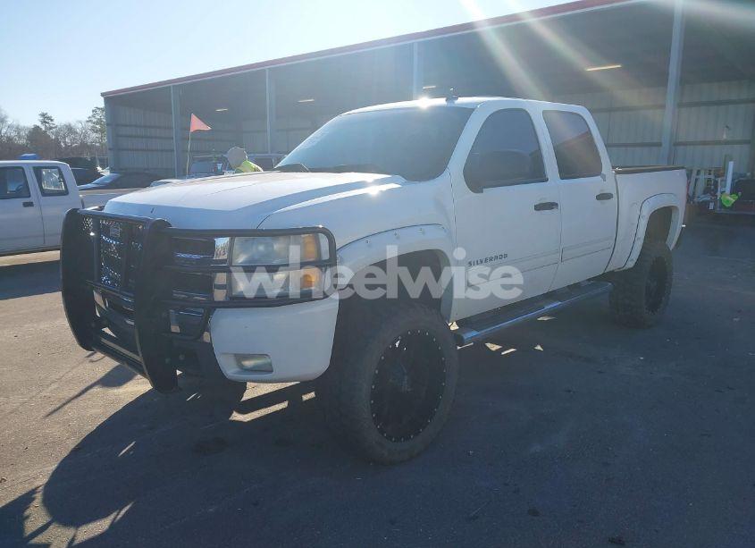 Photo 2 of 2010 Chevrolet Silverado 1500 LT (VIN 3GCXKSE27AG175213)