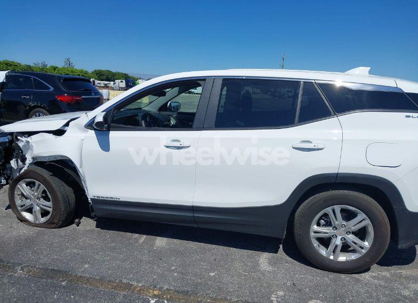 Photo 15 of 2024 Gmc Terrain FWD SLE (VIN 3GKALMEGXRL274156)