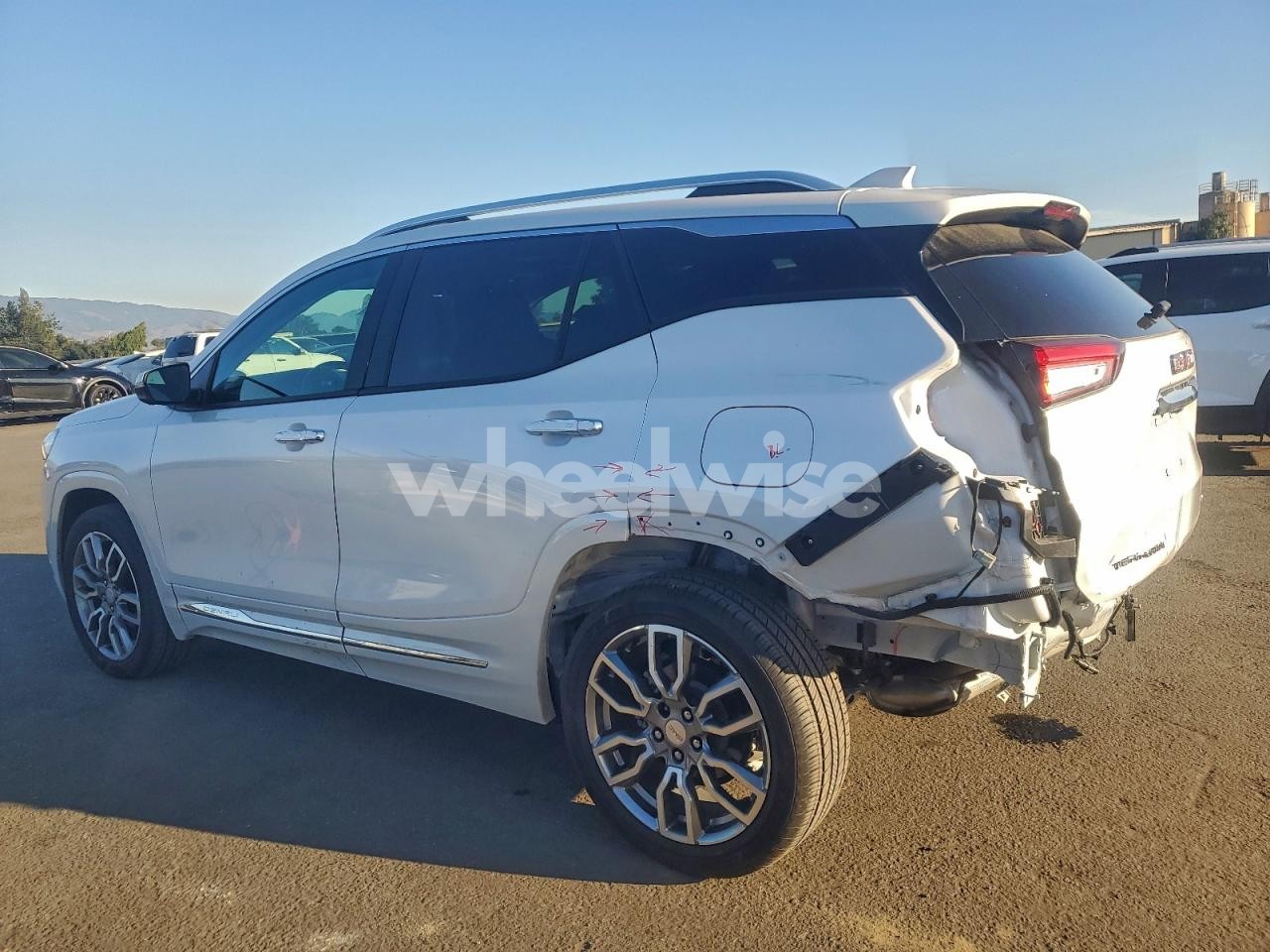 Photo 2 of 2024 GMC TERRAIN DENALI (VIN 3GKALXEG5RL400599)