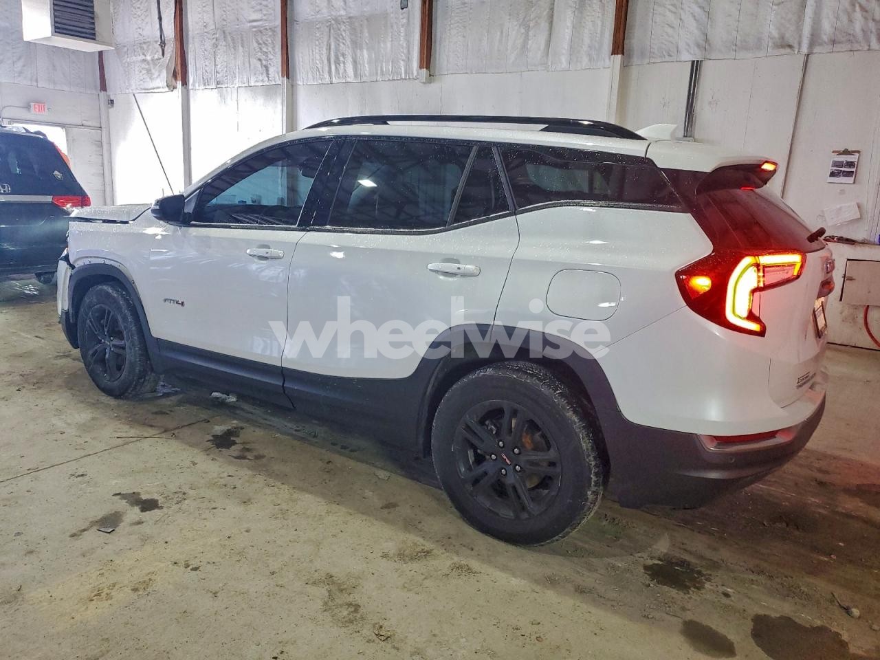 Photo 2 of 2022 GMC TERRAIN AT4 (VIN 3GKALYEV1NL296370)