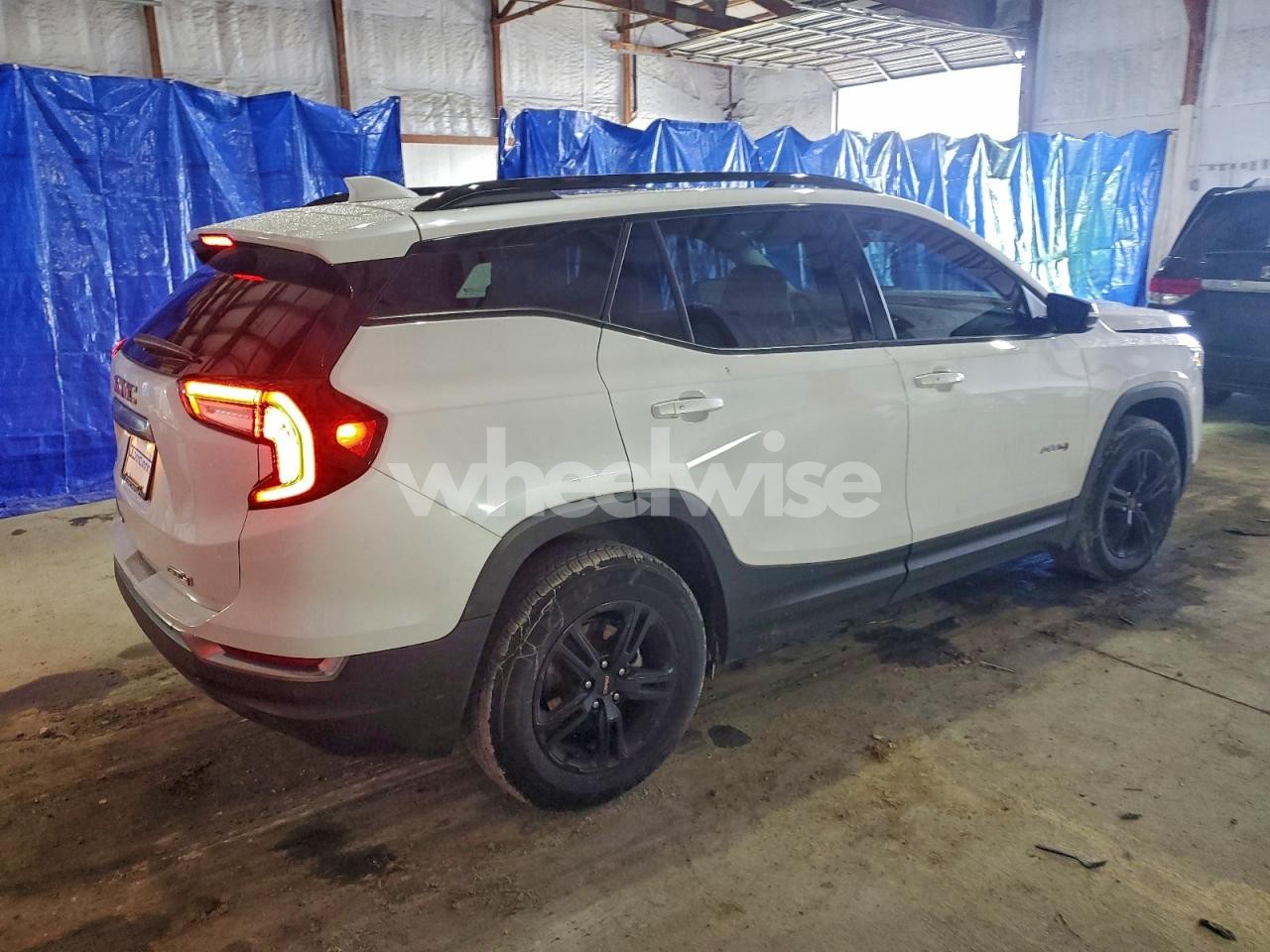 Photo 3 of 2022 GMC TERRAIN AT4 (VIN 3GKALYEV1NL296370)