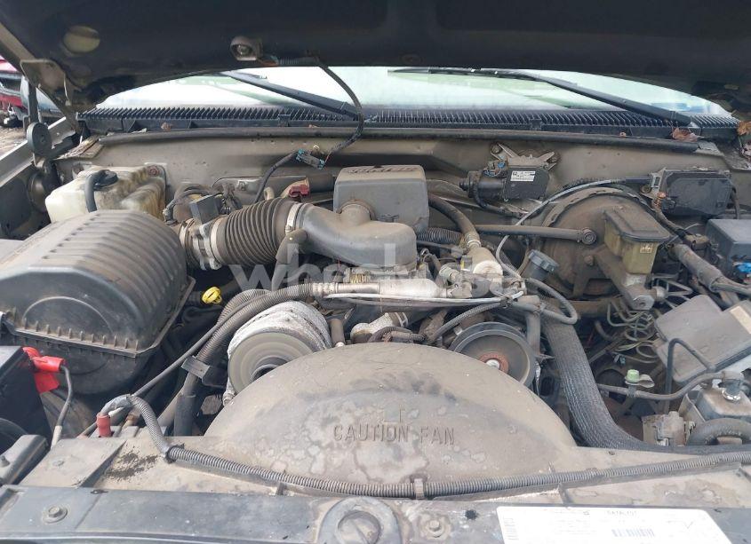 Photo 10 of 1999 Gmc Suburban 1500 SL (VIN 3GKEC16R0XG547353)