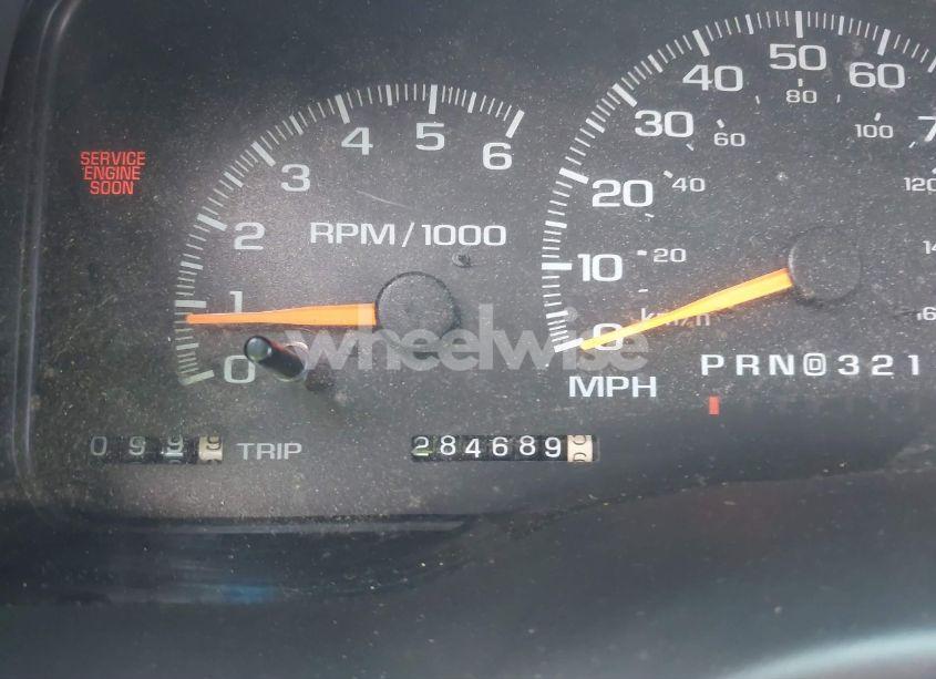 Photo 15 of 1999 Gmc Suburban 1500 SL (VIN 3GKEC16R0XG547353)