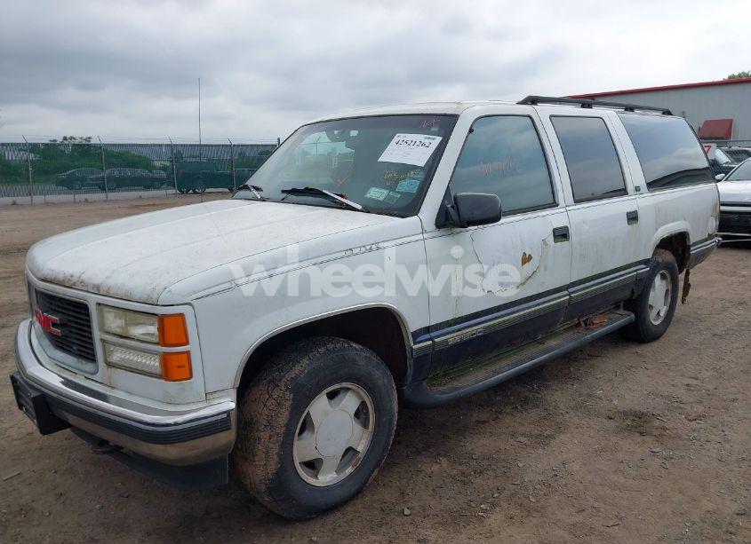 Photo 2 of 1997 Gmc Suburban 1500 SL (VIN 3GKFK16R2VG502239)