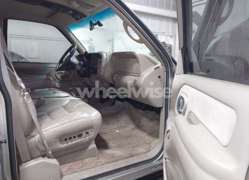 Photo 5 of 1999 Gmc Suburban 1500 SL (VIN 3GKFK16R4XG541398)