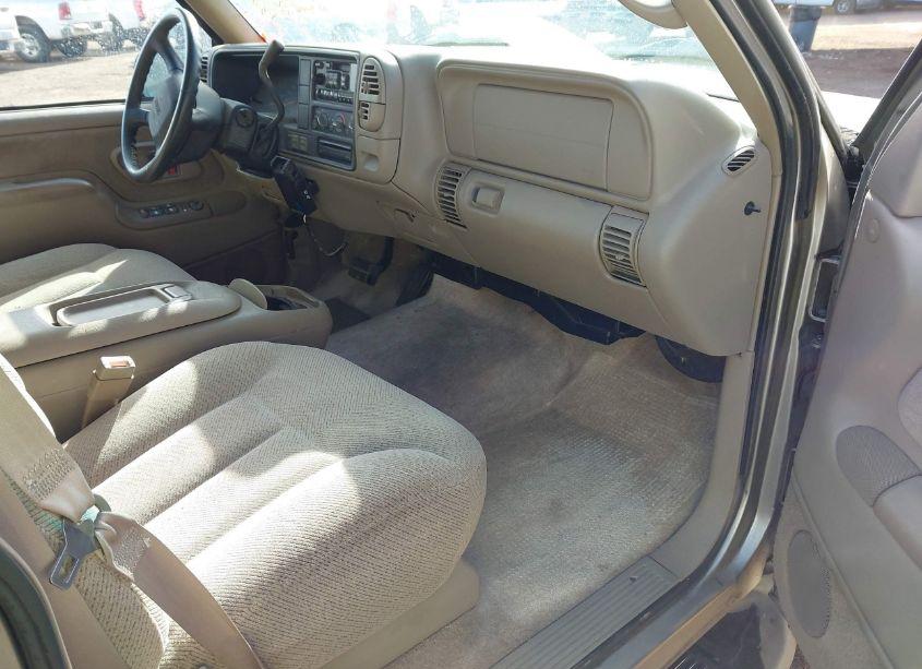 Photo 5 of 1999 Gmc Suburban 1500 SL (VIN 3GKFK16R9XG543292)