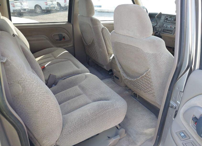 Photo 8 of 1999 Gmc Suburban 1500 SL (VIN 3GKFK16R9XG543292)