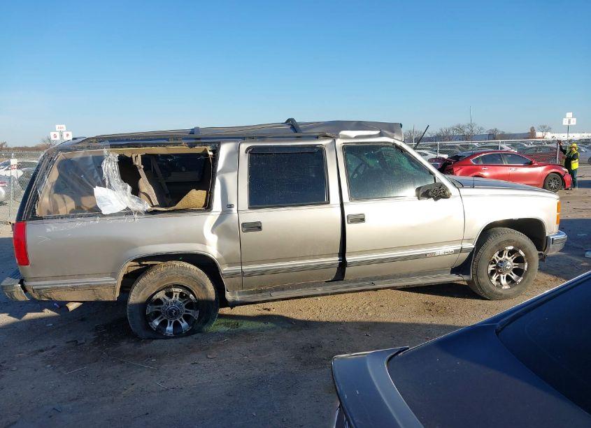 Photo 12 of 1999 Gmc Suburban 2500 SL (VIN 3GKGC26J2XG536847)