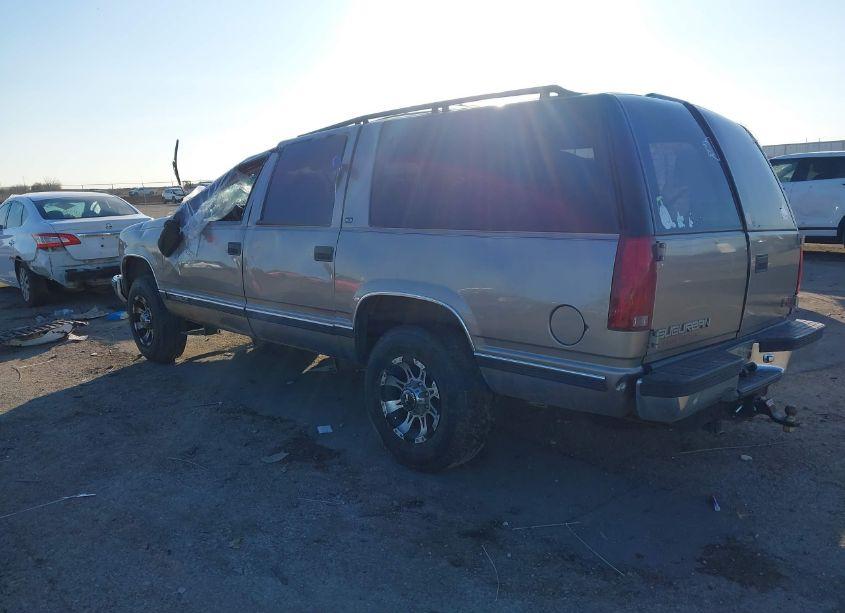 Photo 3 of 1999 Gmc Suburban 2500 SL (VIN 3GKGC26J2XG536847)