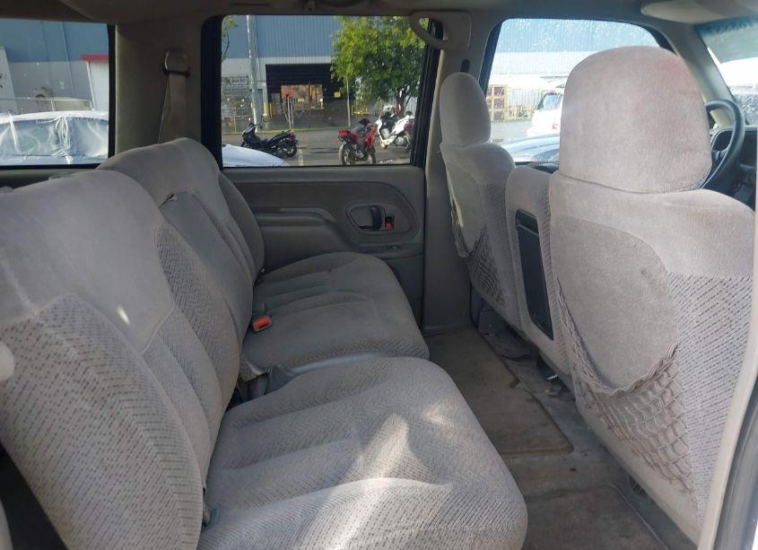 Photo 8 of 1999 Gmc Suburban 2500 SL (VIN 3GKGC26JXXG542539)