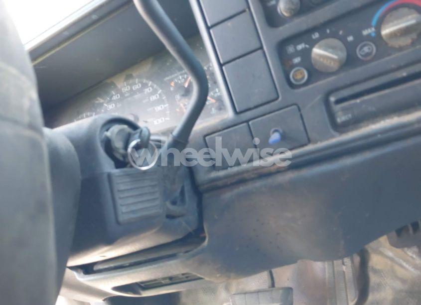 Photo 11 of 1999 Gmc Suburban 2500 SL (VIN 3GKGC26R1XG501867)