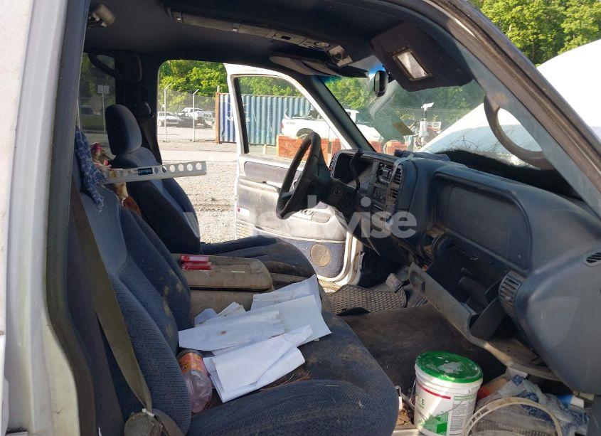 Photo 5 of 1999 Gmc Suburban 2500 SL (VIN 3GKGC26R1XG501867)