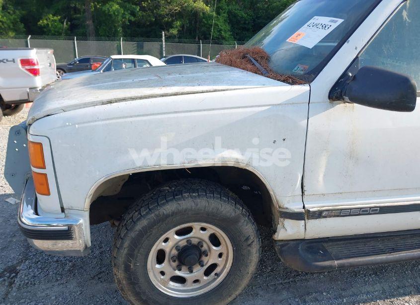 Photo 6 of 1999 Gmc Suburban 2500 SL (VIN 3GKGC26R1XG501867)