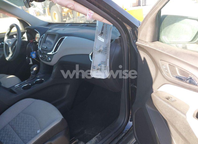 Photo 5 of 2023 Chevrolet Equinox FWD 1FL (VIN 3GNAXFEG0PL235429)