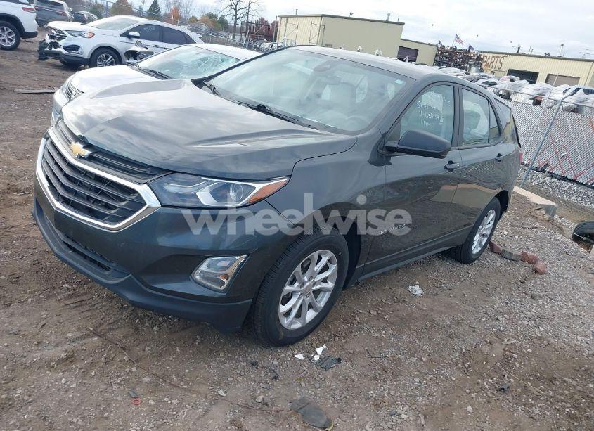 Photo 2 of 2020 Chevrolet Equinox FWD 1FL (VIN 3GNAXFEV0LS635134)