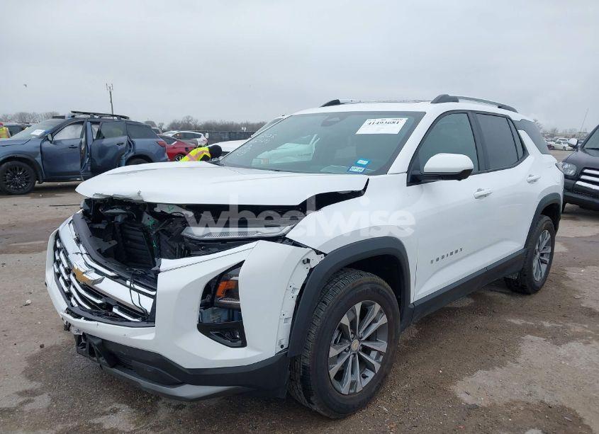 Photo 2 of 2025 Chevrolet Equinox FWD LT (VIN 3GNAXHEG0SL112587)